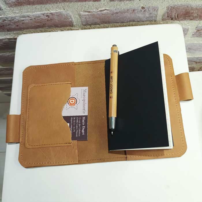 Visuel du carnet en cuir ouvert