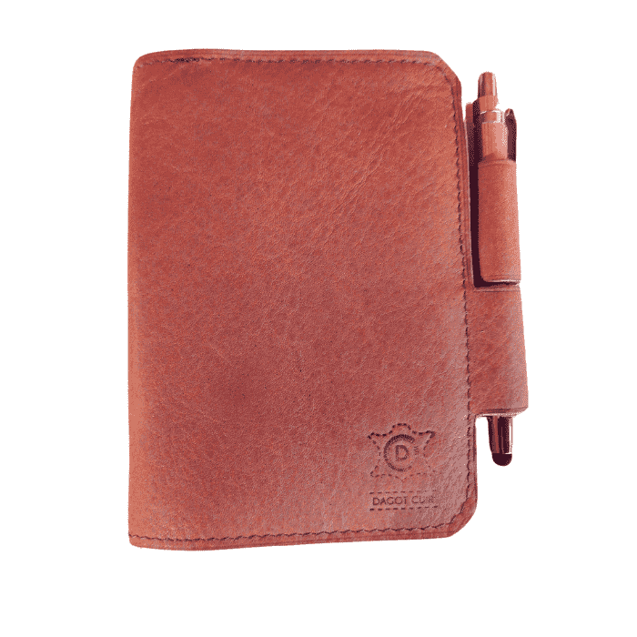 carnet de voyage en cuir rouge